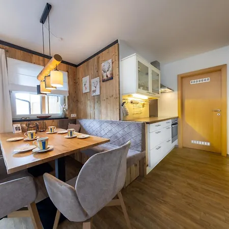 Ferienhaus Alpen D4 *